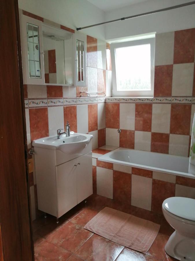 Jure Apartment *