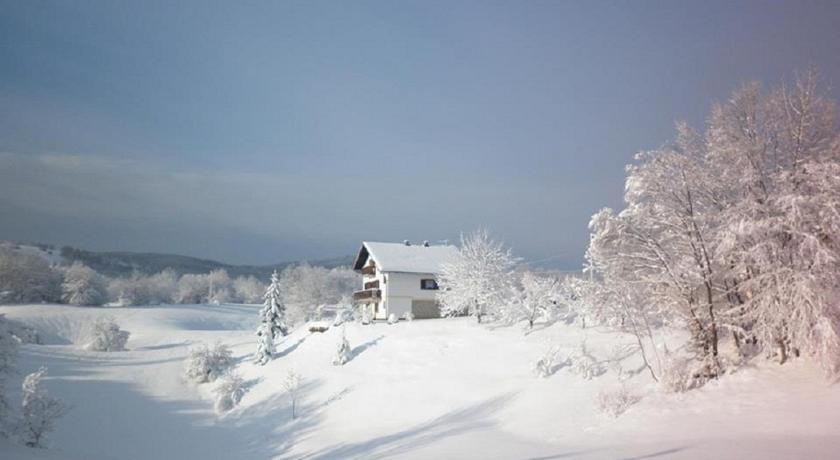 Jure Apartment *