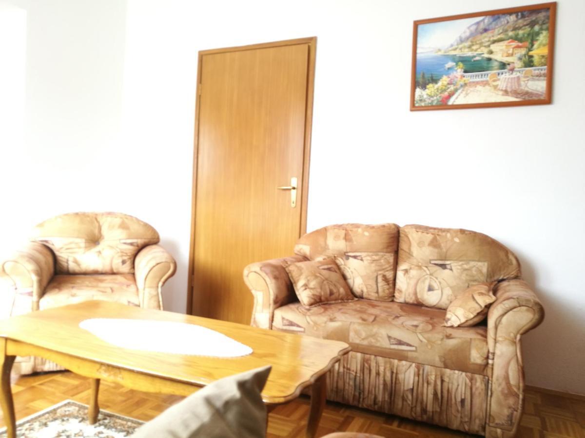 Jure Apartment *